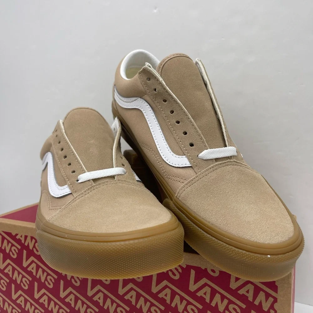 Vans Women's Beige and White Sneakers Old Skool Sesame/Gum VN0A38G1QA2 Sneakers